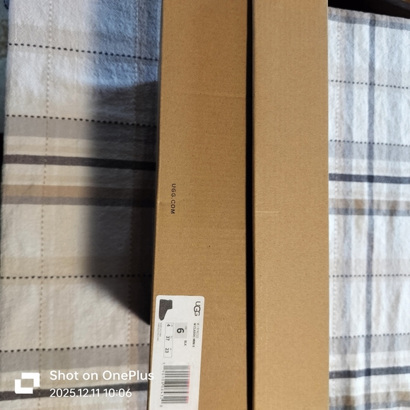 NIB Ugg Classic Mini II Boots Black Women's Size 6 - Picture 4 of 6